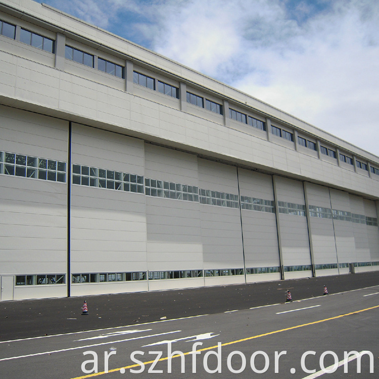 Hangar lift door